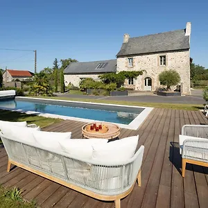 Manoir De La Nogrie - De Charme 2 à 4 Personnes , Val-d'Ize France